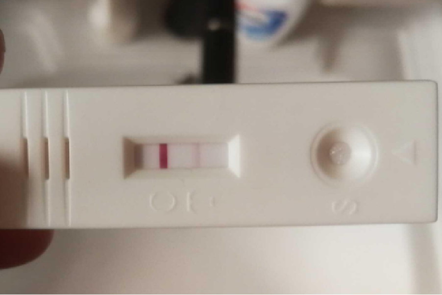 验孕棒一条红一条浅红图