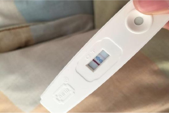 怀孕两条杠一深一浅图